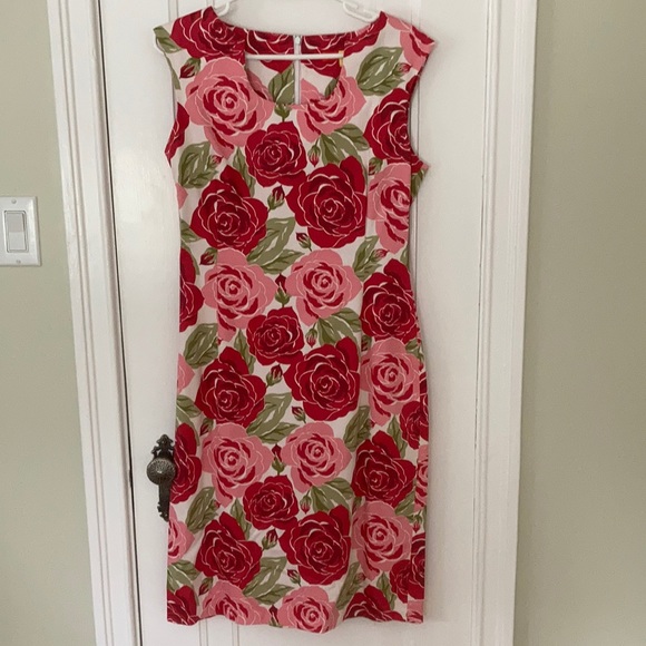 Beautiful floral print dress with a vintage vibe - Picture 1 of 4
